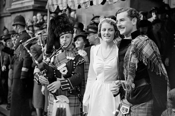 Shimi and Rosie on their wedding day, 1938